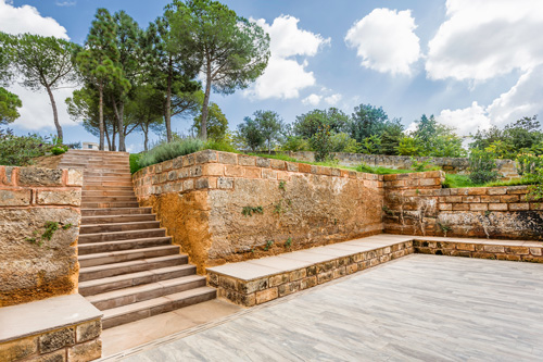 scalinata con pietra calcarea