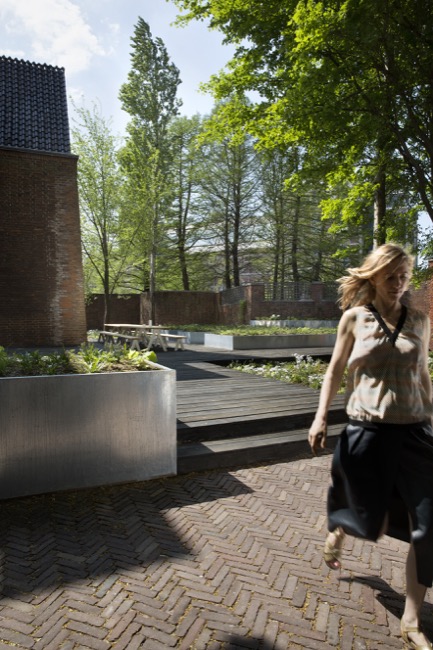 27. Arita House Amsterdam gardens by landscape designer Piet Oudolf_Photography Inga Powilleit