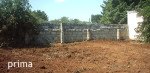 cortile-perimetrato-dal-muri-in-tufo