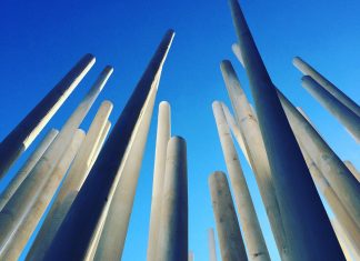 Urban Hugs, un’estate di abbracci anche in riva al mare Urban Hugs