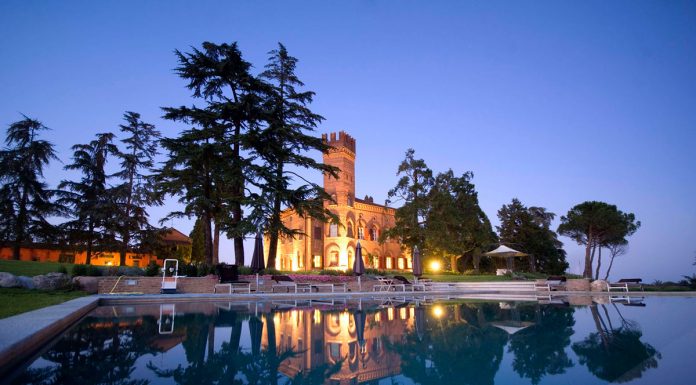 Rifare le finestre sul tetto del castello Castello di Lajone