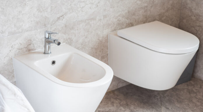 Sanitari sospesi o a terra: differenze, vantaggi e criteri di scelta sanitari sospesi o a terra