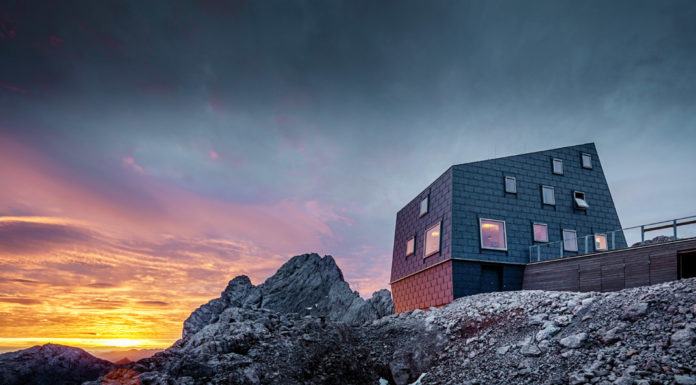 L’alluminio PREFA conquista il monte Dachstein: il rifugio Seethalerhütte come un nido fra le rocce