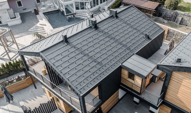 Copertura realizzata con i rivestimenti in alluminio PREFA: fino a 10 volte più leggera e adatta a qualsiasi pendenza rivestimenti prefa