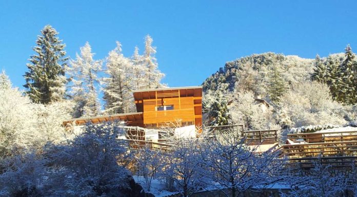 Vario Haus: integrazione alla perfezione nel paesaggio circostante