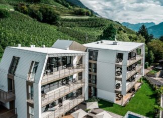 Leggerezza e candore: la Scaglia PREFA per i nuovi appartamenti Marchegg a Naturno