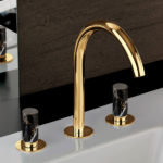 Frattini-PEPE-Batteria-lavabo-3-fori-bocca-alta-finitura-oro-Maniglia-nero-portoro-12068NP