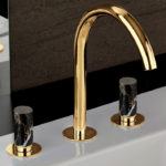 Frattini-PEPE-Batteria-lavabo-3-fori-bocca-alta-finitura-oro-Maniglia-nero-portoro-12068NP1