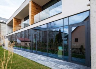 Wiśniowski per una villa in cui convivono spazi abitativi e di lavoro