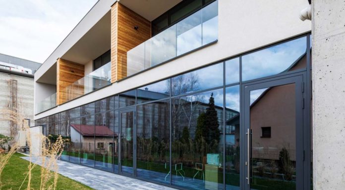 Wiśniowski per una villa in cui convivono spazi abitativi e di lavoro