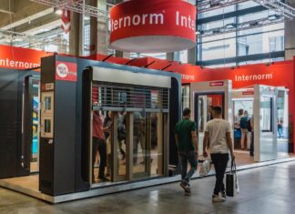 Più luce, sicurezza ed eleganza allo stand Internorm