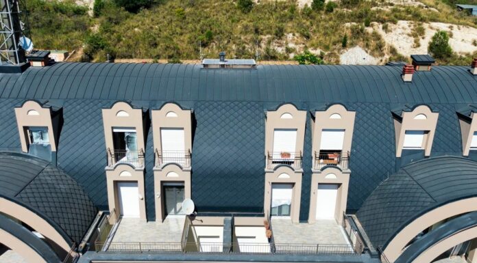 Ristrutturazione di una copertura dal profilo francese nel cuore della Sicilia con Isotec Linea