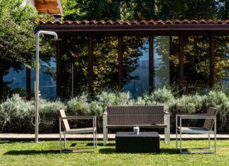 Docce outdoor Damast: funzionalità e qualità per l’architettura degli spazi esterni Docce outdoor Damast