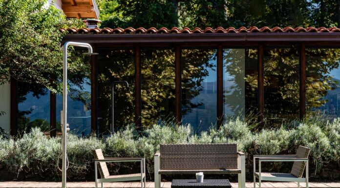 Docce outdoor Damast: funzionalità e qualità per l’architettura degli spazi esterni Docce outdoor Damast