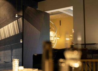 Cerniere a bilico System M+ di FritsJurgens: massima ingegneria per porte di design