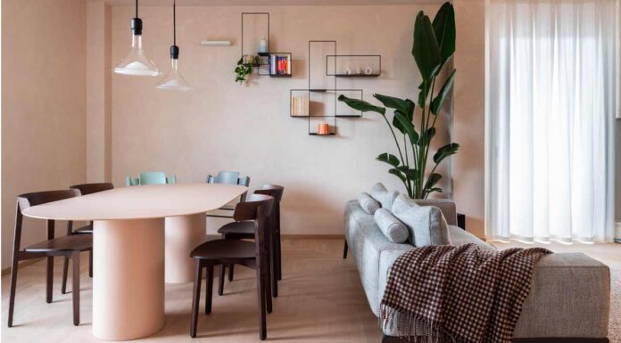 Spazi fluidi e continuità materica: la trasformazione di un appartamento a Porto San Giorgio