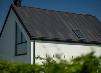 Solargraf su lastra Fibrograf: fotovoltaico 2-in-1 integrato in copertura