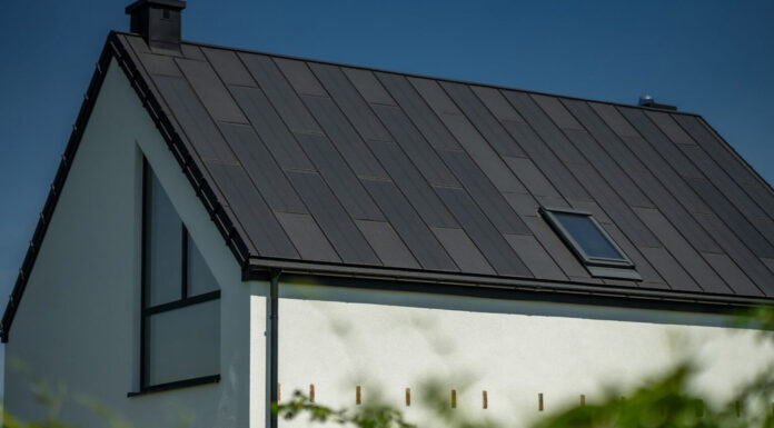 Solargraf su lastra Fibrograf: fotovoltaico 2-in-1 integrato in copertura