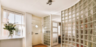 Pareti in vetrocemento: soluzioni luminose e funzionali per la casa pareti in vetrocemento