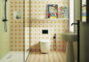 Progettare un bagno piccolo attraverso spazio, geometrie e colore con Damast