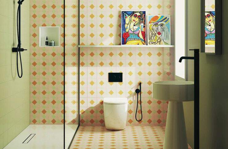 Progettare un bagno piccolo attraverso spazio, geometrie e colore con Damast