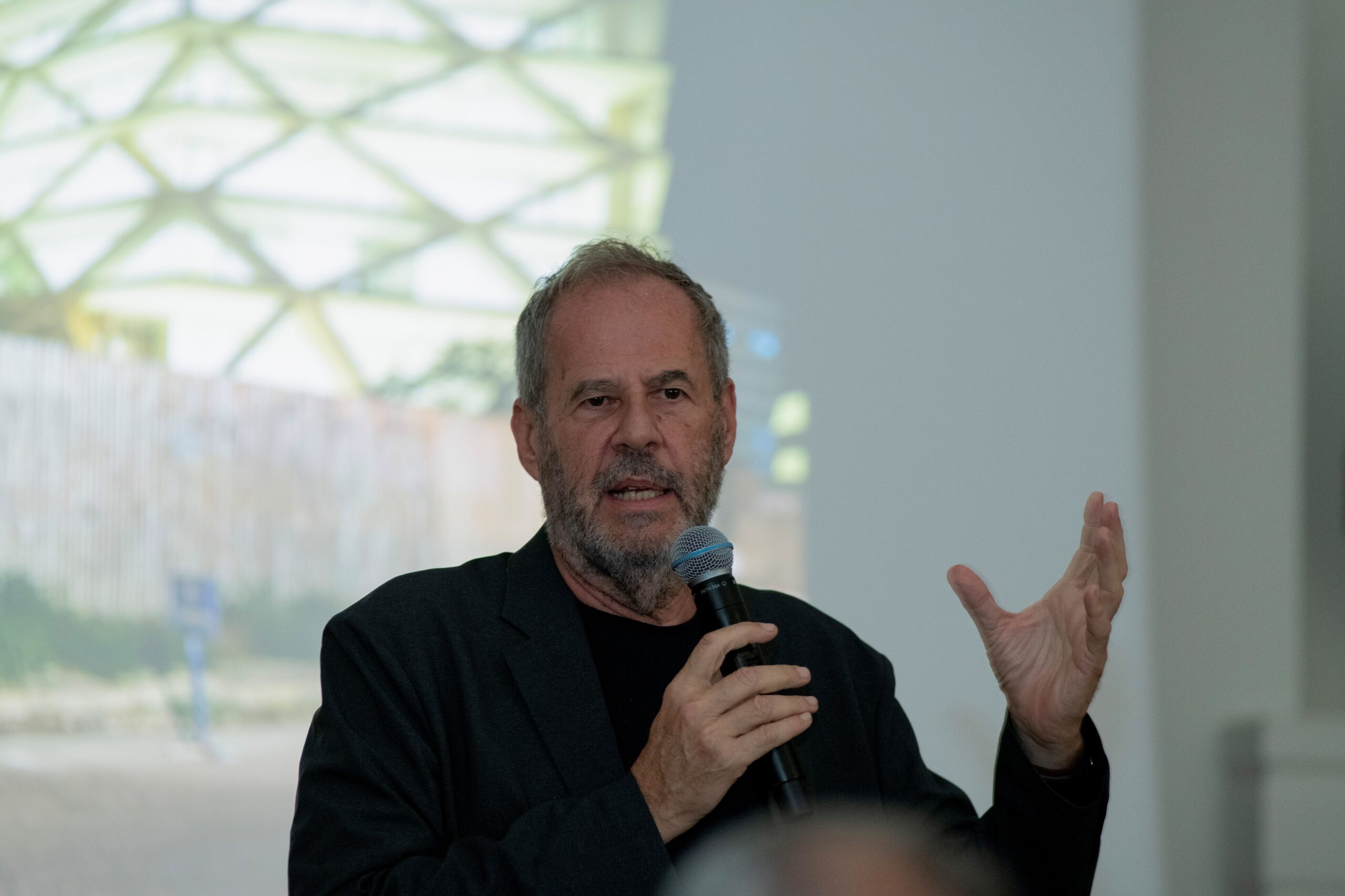 Mario Cucinella durante la lectio magistralis Lightness per i 15 anni di VELUXlab